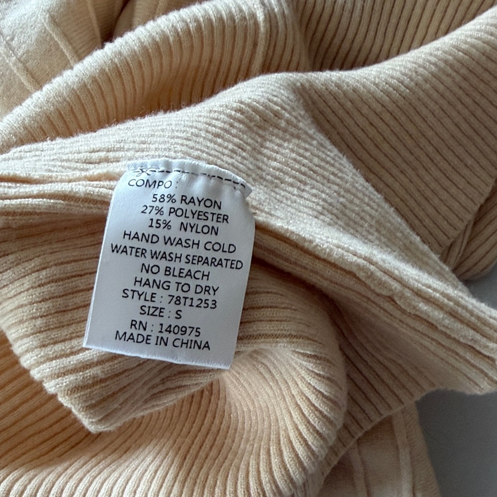 Inmod Cream Ribbed Sweater size Small - Picture 10 of 10